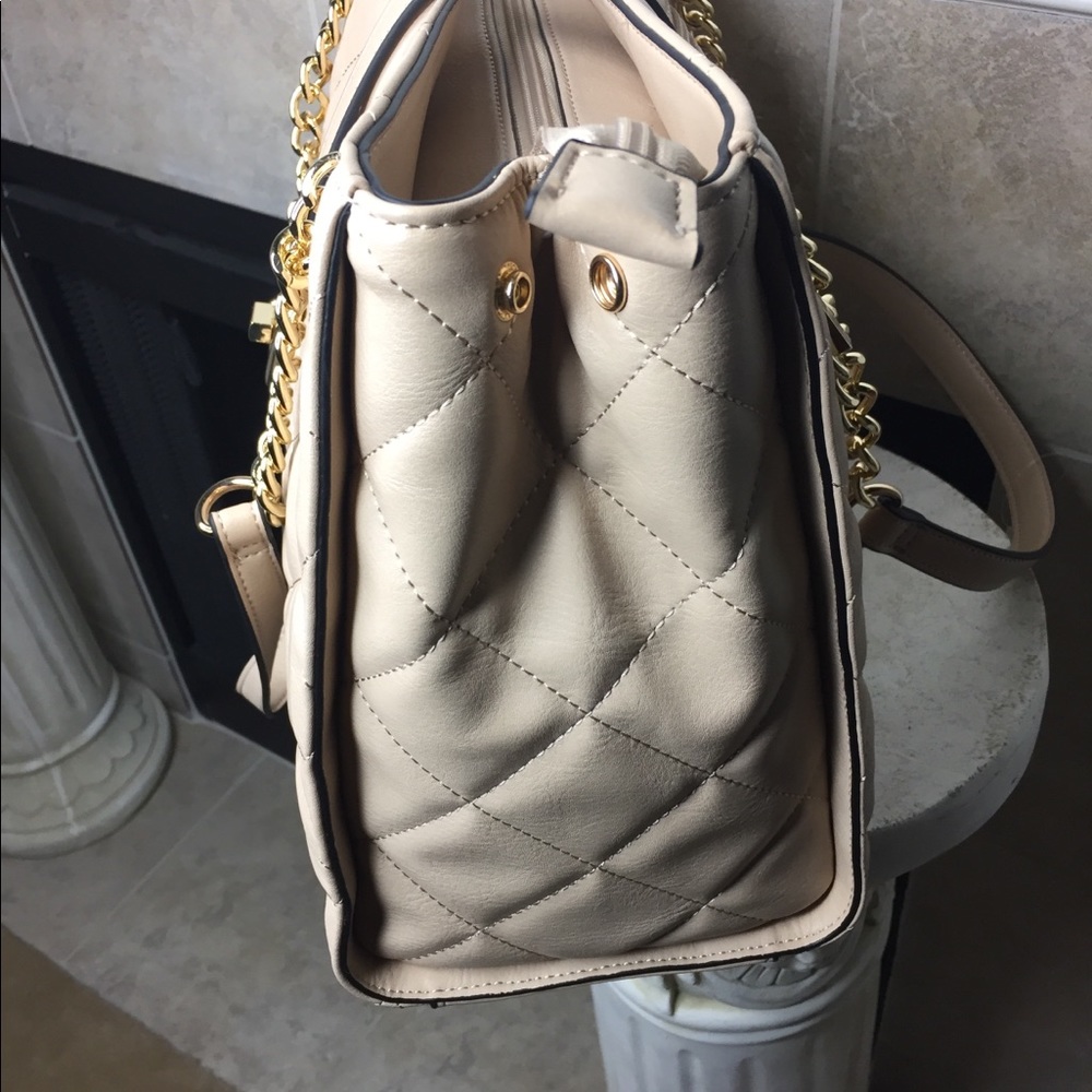 Aldo - Picture 2 of 5